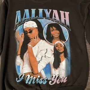 Aaliyah Black sweatshirt Size small